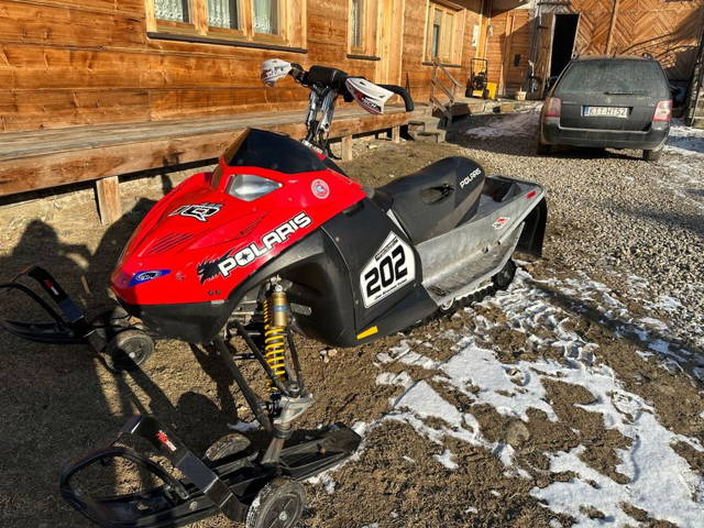 Skuter sniezny Polaris iq 440 tanio