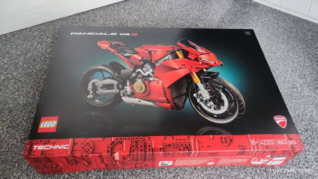 LEGO® 42202 Technic - Motocykl Ducati Panigale V4 S