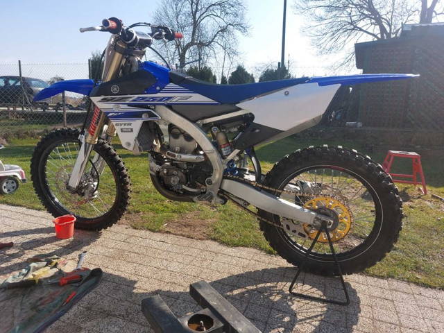 Yamaha 250 yzf 2016.