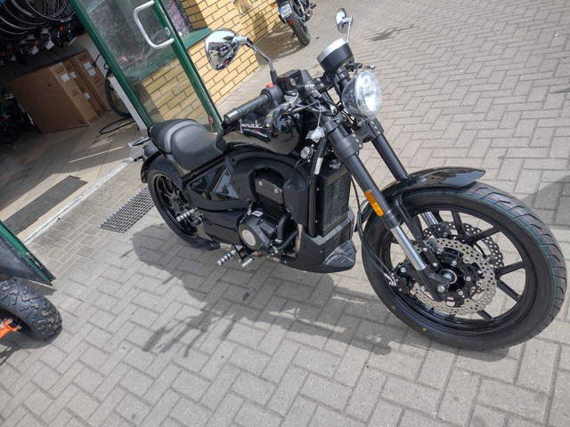 NOWY Junak M15 czarny 125 cm3 dostępny od ręki