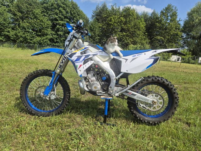 Motocykl enduro TM Racing EN 300 Fi KTM Husqvarna
