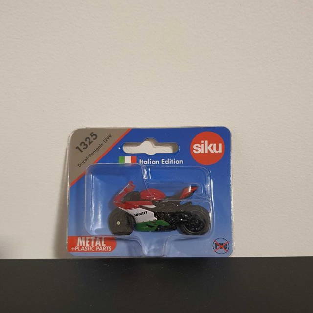 Siku 1325 Ducati Panigale 1299 Motor Model