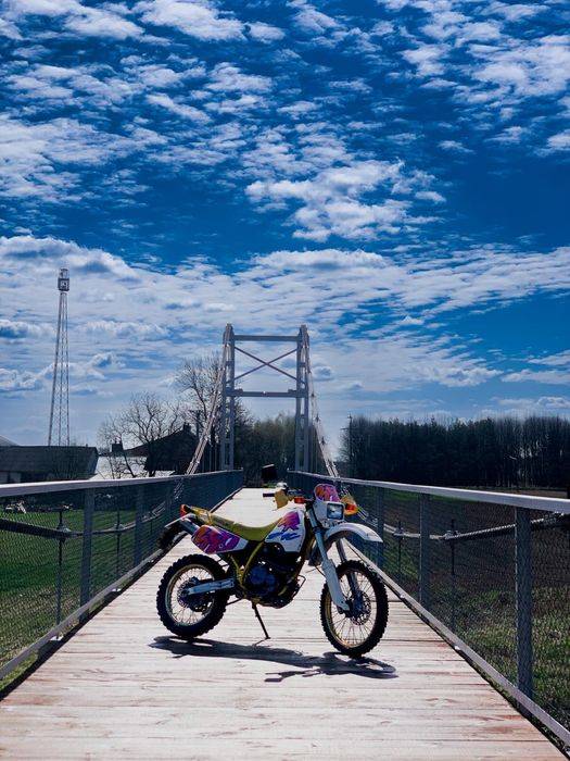 SUZUKI DR 350 Super Stan !