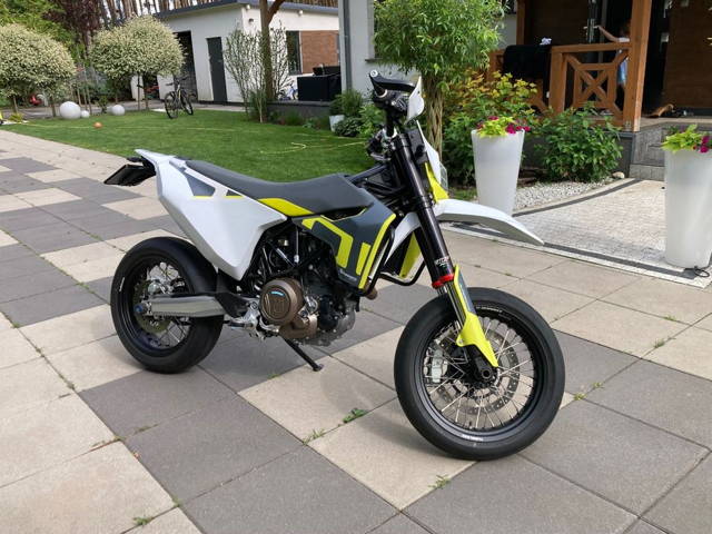 Husqvarna 701 supermoto