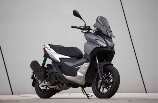 Skuter Aprilia 125 GT, 2023. Faktura 23% VAT, 1-właściciel, Super Stan