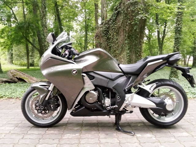 Honda VFR 1200f 2015 Lift