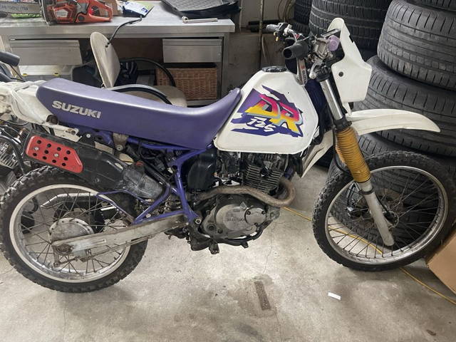 Suzuki DR 125 SE plus dwa w czesciach
