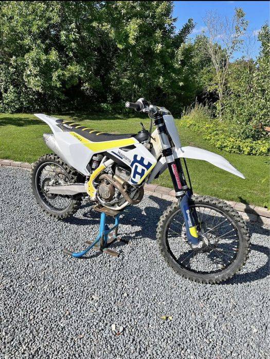 Husqvarna FC250 17 + masa dodatków