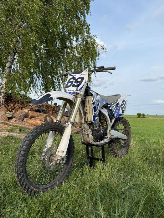 Yamaha yzf 250 .