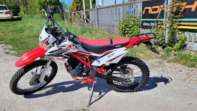 Cross Defender 250cc stan bdb 300km przebieg