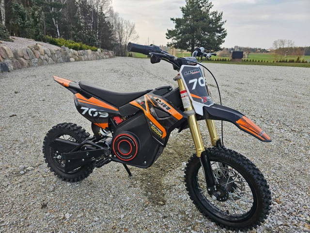 Cross elektryczny dla dziecka LIYA 709