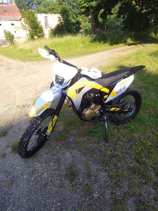 Asix XB 83 pojemność 250cc