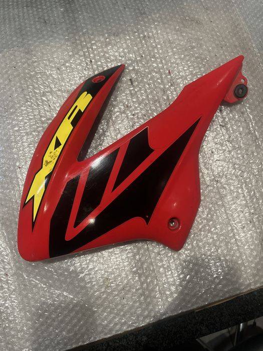 HONDA XR125 XR 125 04r owiewka na bak lewa Bok Boczek owiewka V378