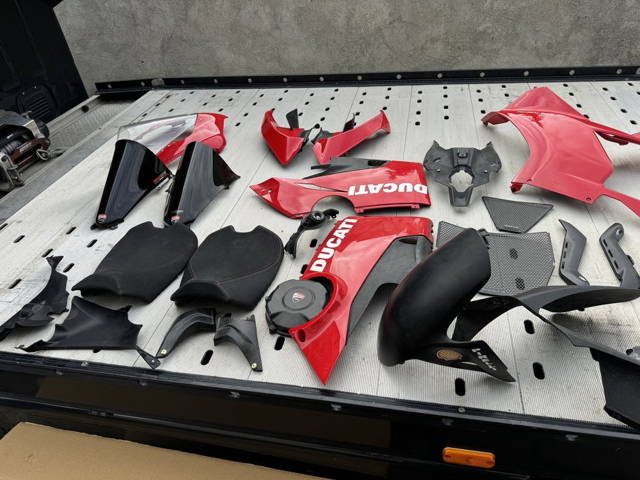 Sprzedam Felgi Ducati Panigale V4s owiewki,wydech