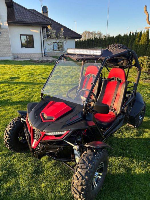Buggy highper 250 z szybą.