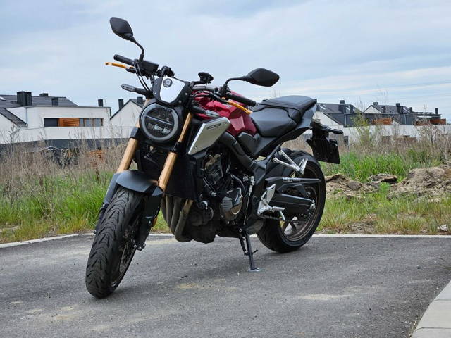 Motocykl Honda CB650R czerwony naked 2023 (model/produkcja 2022)