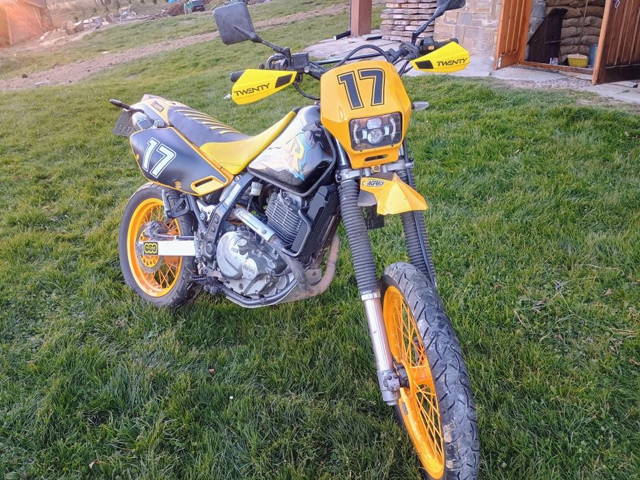 Suzuki dr 650 se