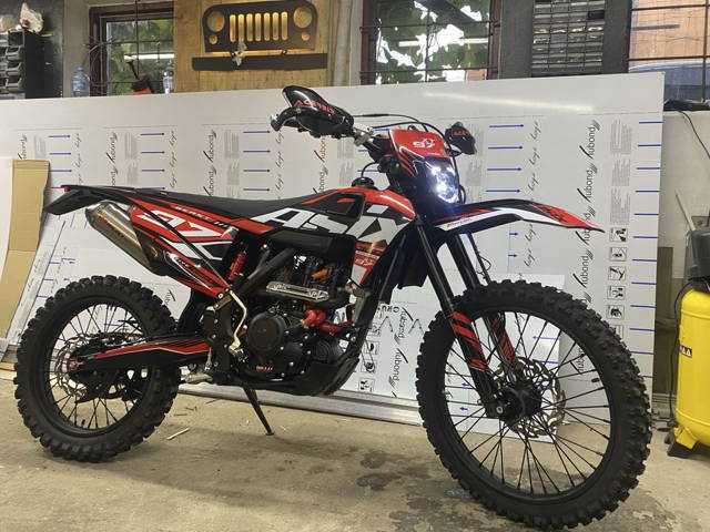 Asix xt97 300cc jak nowy 14mth gwarancja