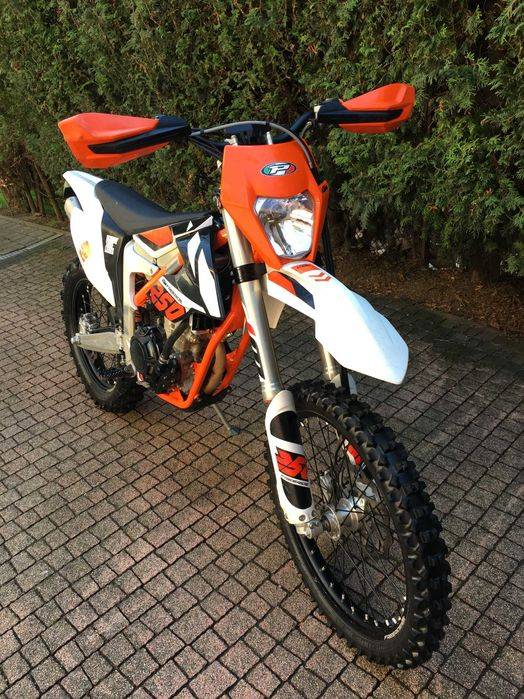 Wspaniała zabawka w terenie. Połączenie triala z enduro.