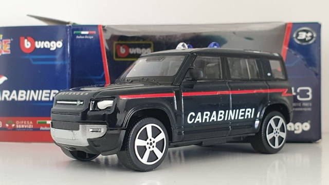 Land Rover Defender 110 Carabinieri Bburago Burago 1:43