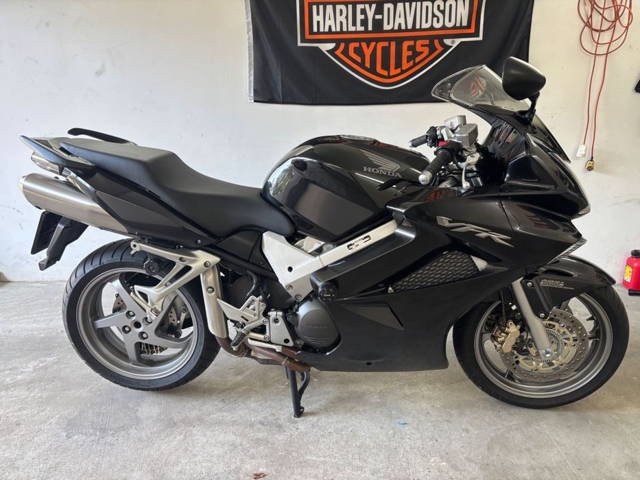 Honda VFR 800 lift