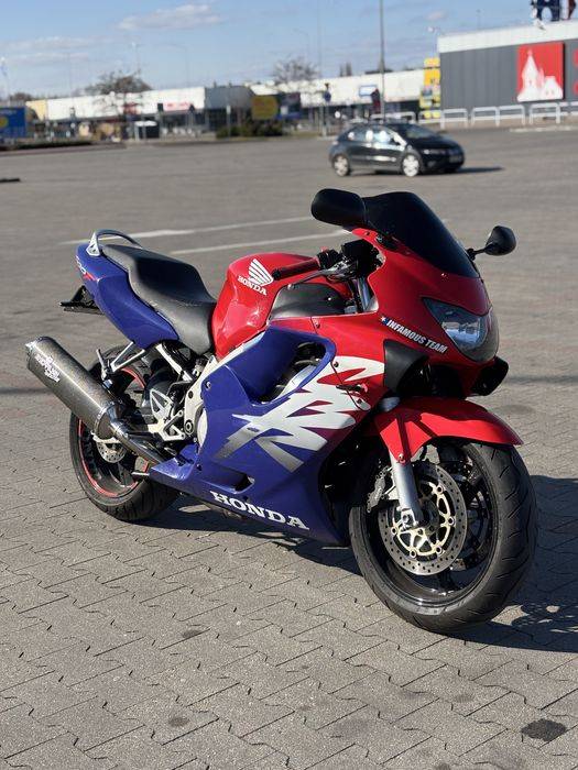 Honda CBR 600 F4 1999r PC35