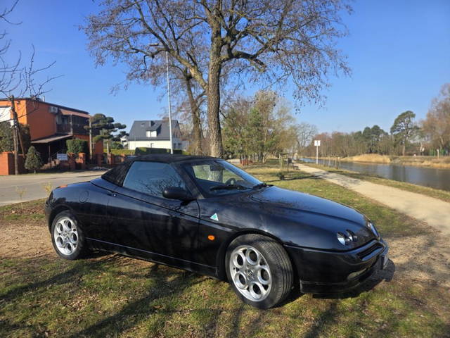 Sprzedam Alfa Romeo Spider 916,zamienię na Jeep WJ