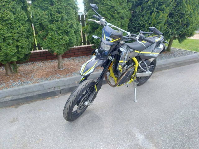 Motocykl SWM SM 125R