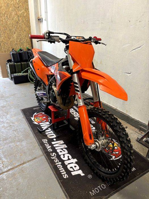 KTM 450 sx-f 2025 w idealnym stanie. tylko 18 mth!