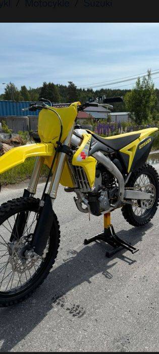 Suzuki RMZ 250 .