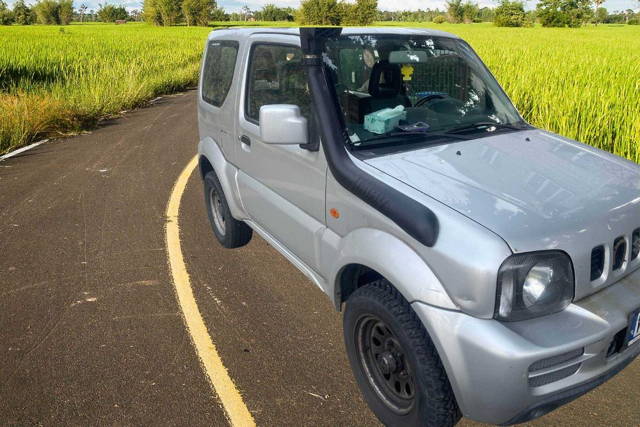 Suzuki Jimny Ranger z wyposaż. off-road (wyciągarka, halogen, snorkel)