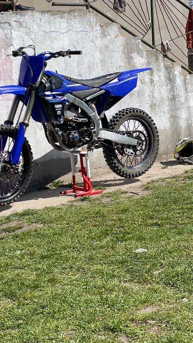 Pewna sztuka warta uwagi Yamaha yz450f.