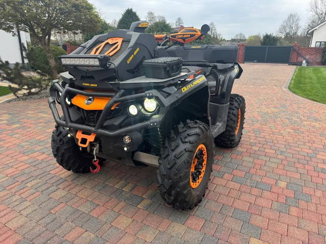 QUAD CAN-AM Outlander 1000