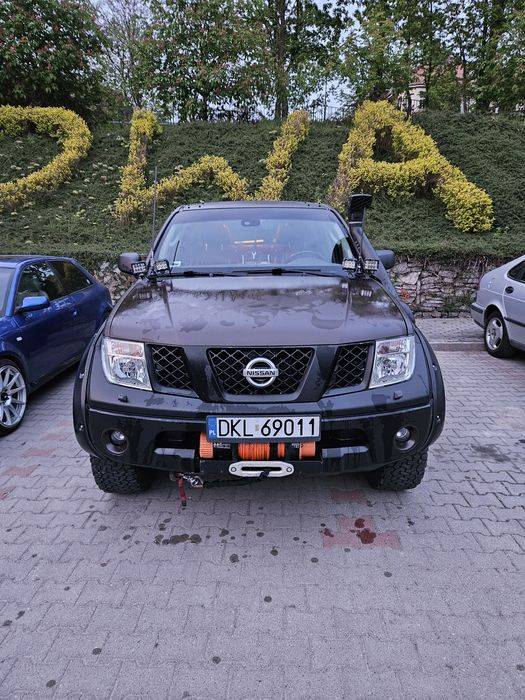 Doinwestiwany Nissan navara d40