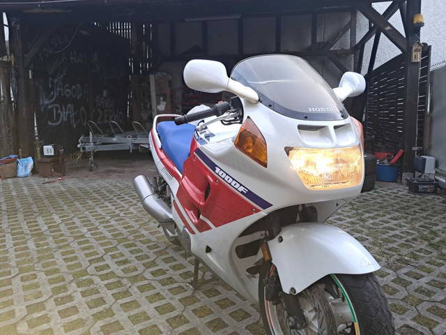 Honda CBR 1000F sc-24