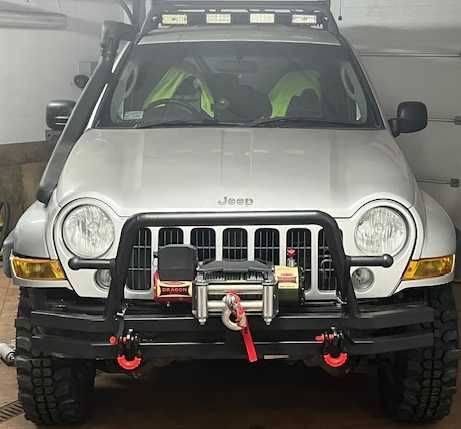 Jeep Cherokee offroad zmota