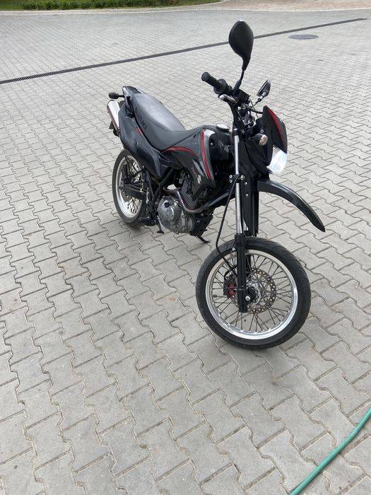 Suzuki dr125 sm.