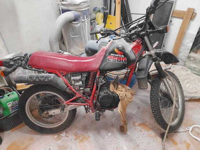 Honda xl 250  do dokończenia góra silnika