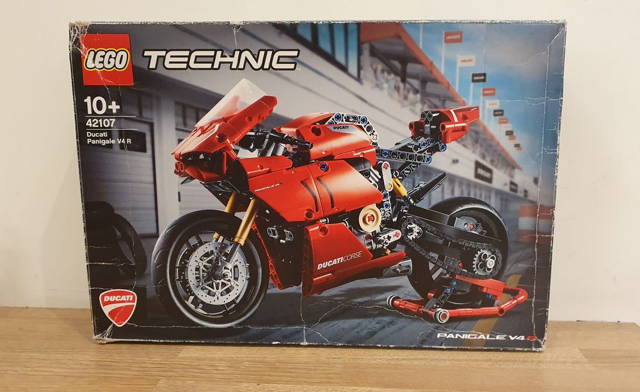 LEGO 42107 Technic Ducati Panigale V4 R