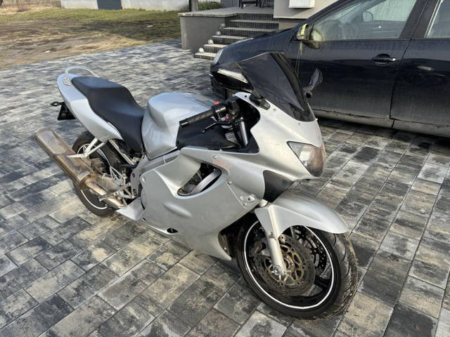Honda cbr f4 600f 2001r zadbana