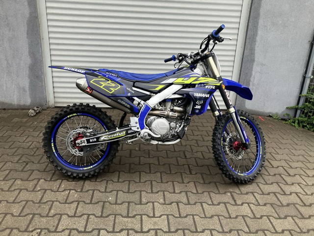 Sprzedam Yamaha YZ 450 F motocykl w doskonałym stanie.