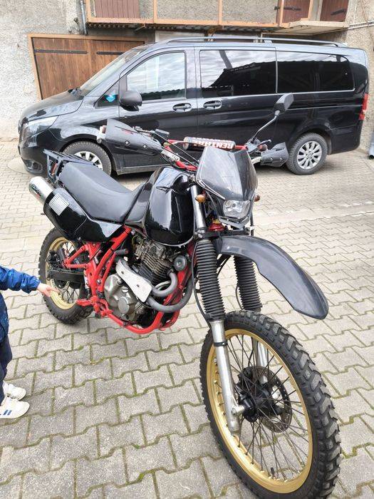 Sprzedam świeżo sprowadzonene Susuki dr 600.