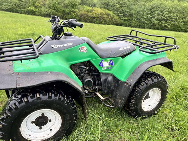 Quad 4x4 Kawasaki KLF 300