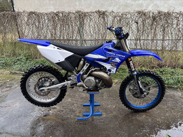 Sprzedma Yamahe YZ