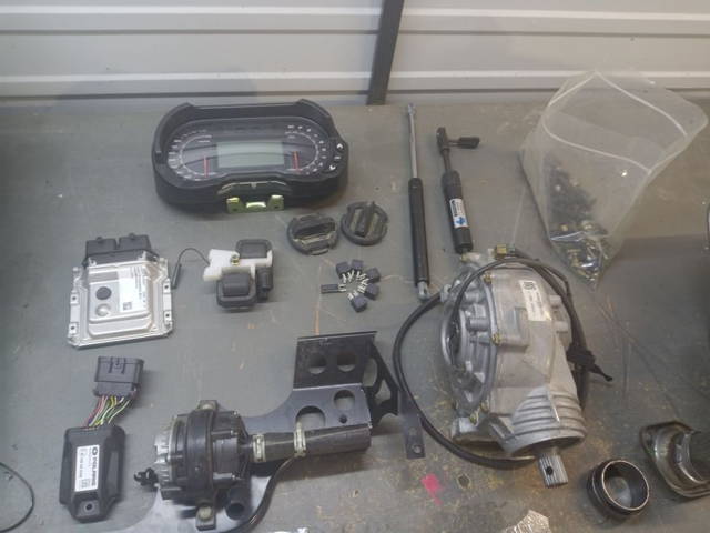 Polaris rzr 1000 Turbo części