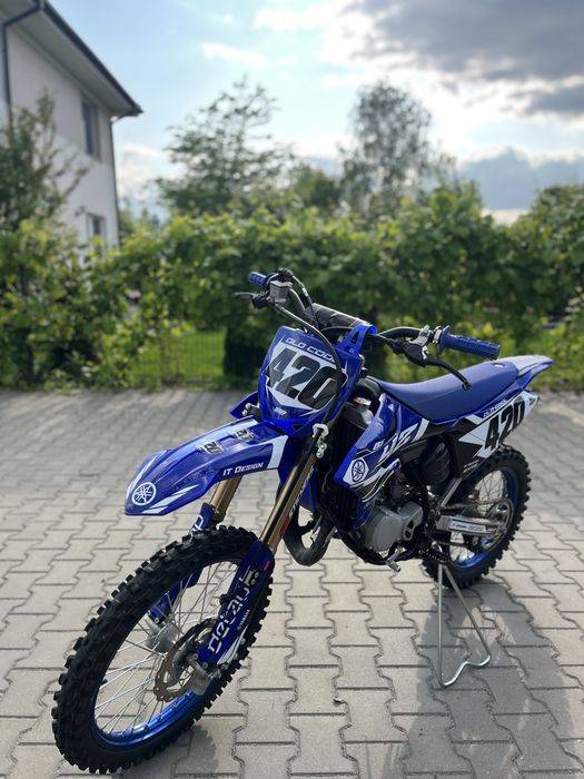 Cross yamaha yz 85 stan w cenie są jeszczę plastiki oleje podstawka