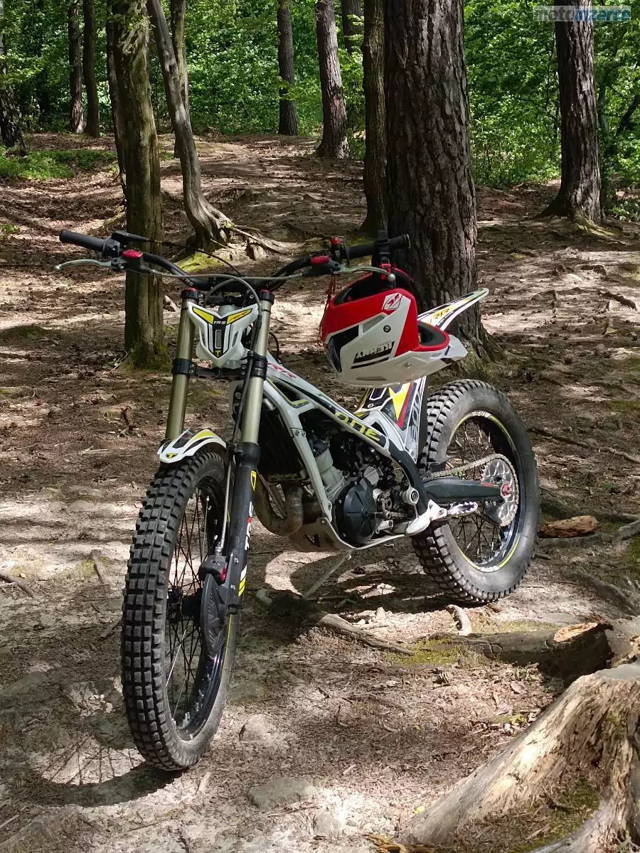 TRS One 300 Raga Racing