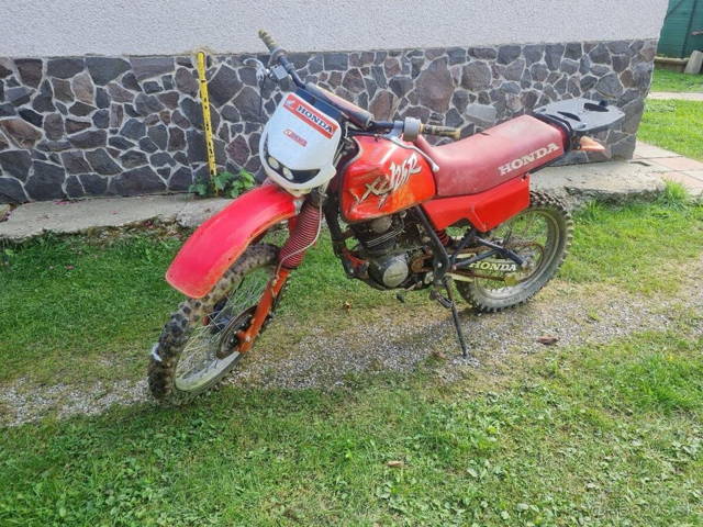 Nabízím k prodeji moto Honda xlr 125 bez tp