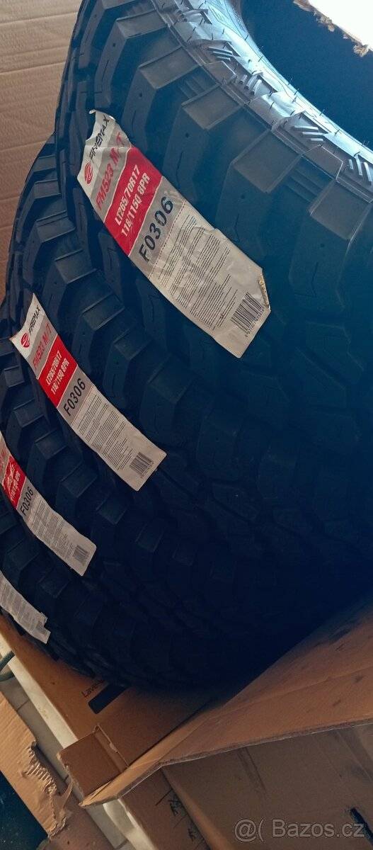 Land rover discovery 3 265/70 R17 250km jako NOVÉ4x4 M/T M+S