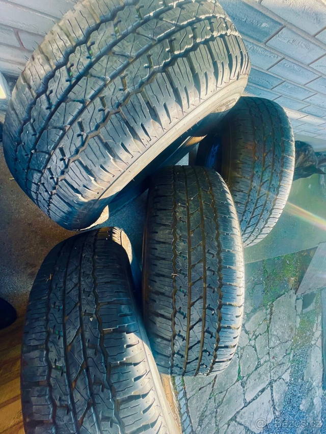 TOYOTA HILUX PNEU 265/65 R17